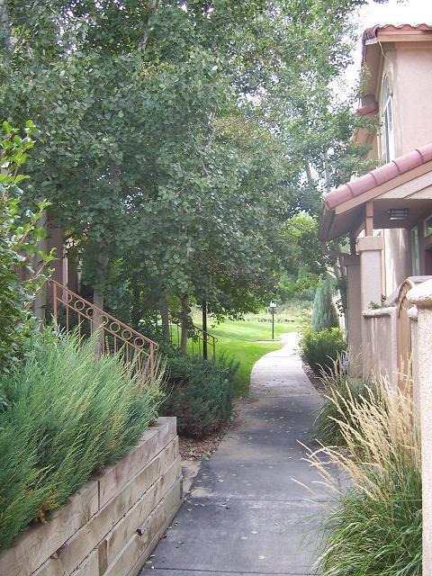 Foto del edificio - Gorgeous 2 Bedroom Condo with 2 Car attach...