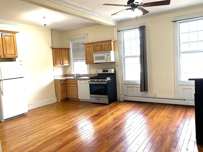 Building Photo - 132 Griffith St