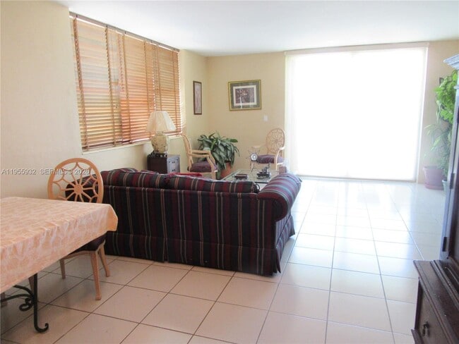 Foto del edificio - 3301 NE 5th Ave