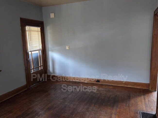 Photo - 4370 St Lawrence Ave Apartment