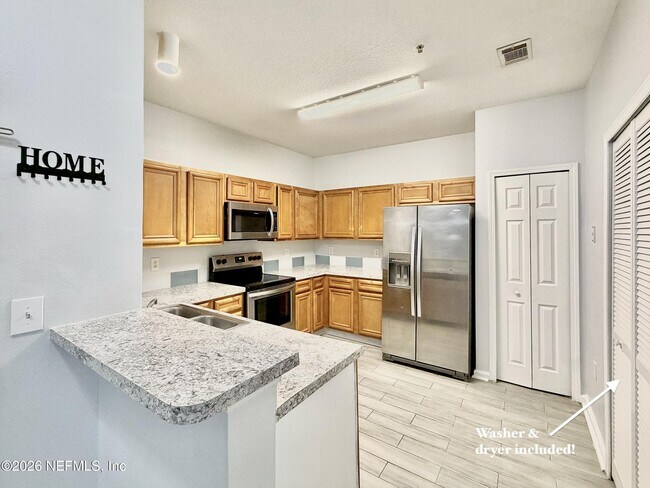 Building Photo - 6880 Skaff Ave