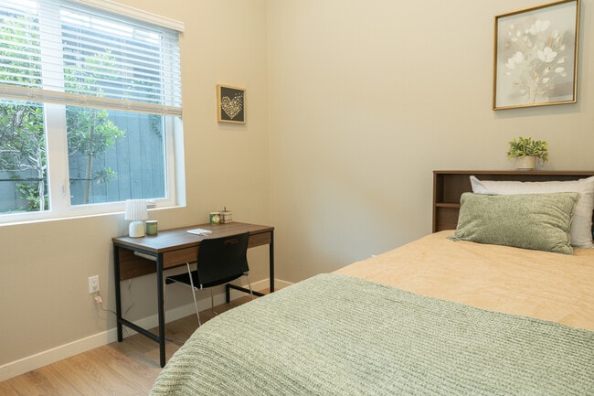 Building Photo - Stateside