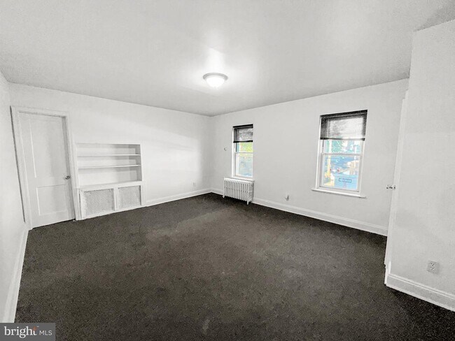 Building Photo - 352 N Gross St