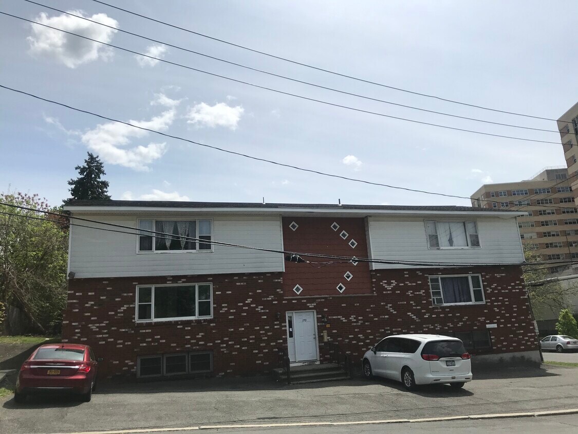 Front of building - 170 Knox St