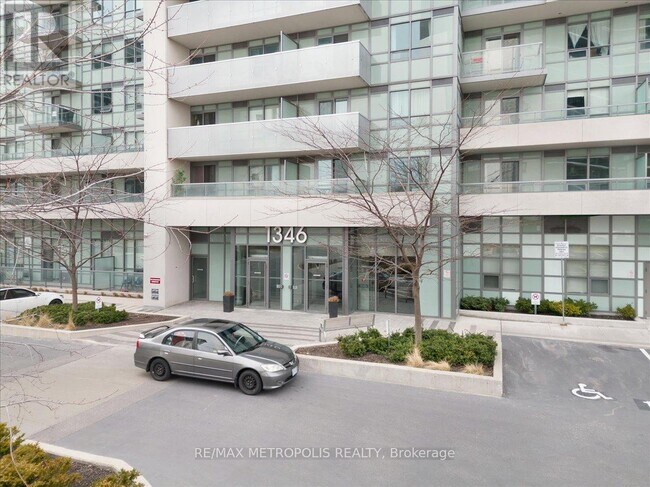 Building Photo - 1346-1346 Danforth Rd