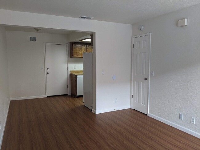 Building Photo - 2448 La Costa Ct