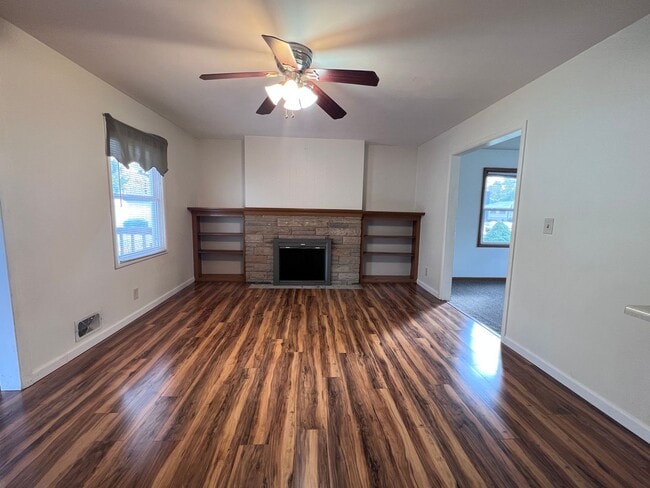 Building Photo - 5 Bedroom home on the NE side of Grand Rapids