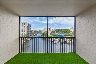Building Photo - 4 Royal Palm Way