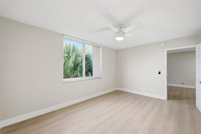 Foto del edificio - 9430 Poinciana Pl
