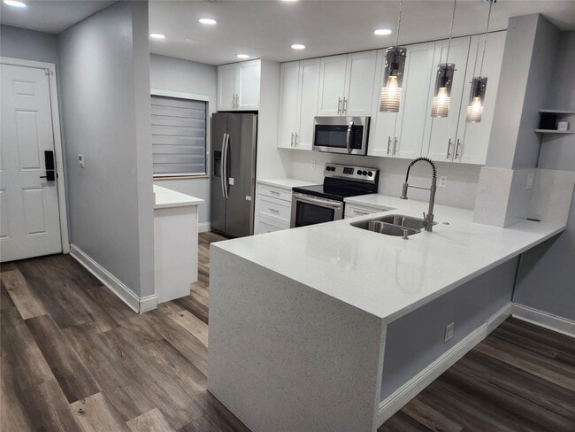 Building Photo - 3667 Carambola Cir N