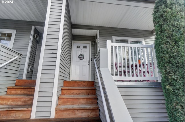 Entrance - 11821 SE Pine St