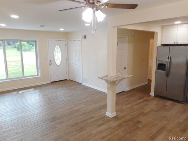 Building Photo - 6159 Eastlawn Ave