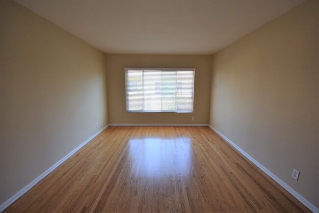 Building Photo - 823 Orange Grv Ave