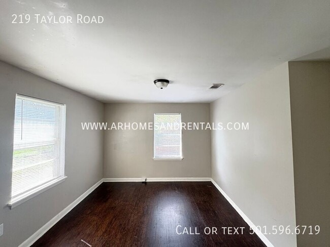Foto del edificio - 219 Taylor Rd