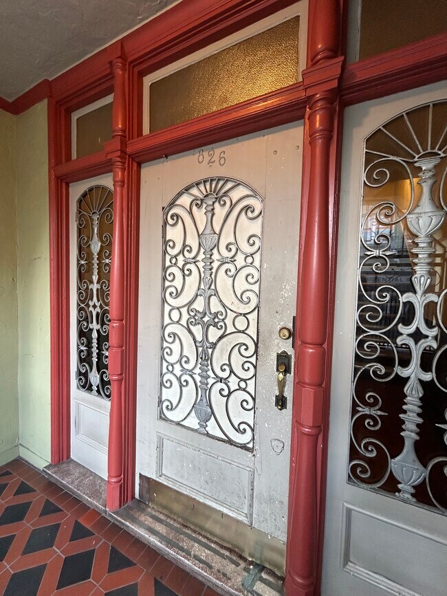 Building Photo - One Bedroom Apartment in the Heart of Hist...