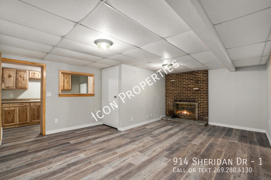 Primary Photo - 1 bedroom with washer/dryer and 2 stall ca...