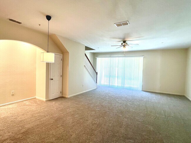 Foto del edificio - 3 Bedroom, 2.5 Bathroom 2-Story Townhouse in Gated Community - Kissimmee