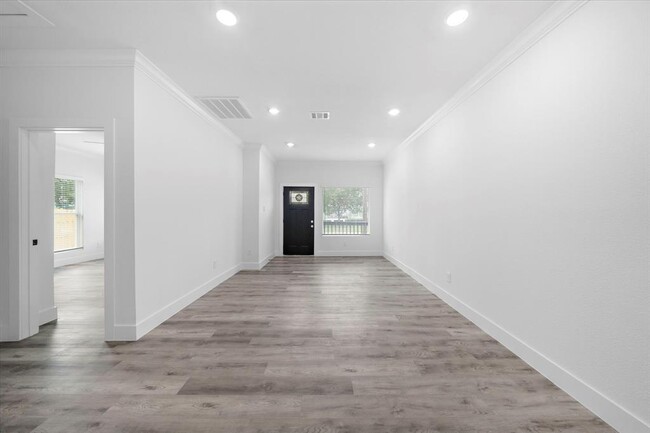 Building Photo - 5807 Texas St
