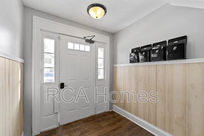 Building Photo - 412 N Bradley Ave