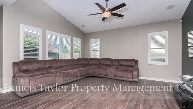 Foto del edificio - 2749 Overlook Point Dr