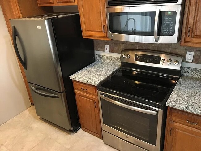 Building Photo - 2830 S Bartell Dr