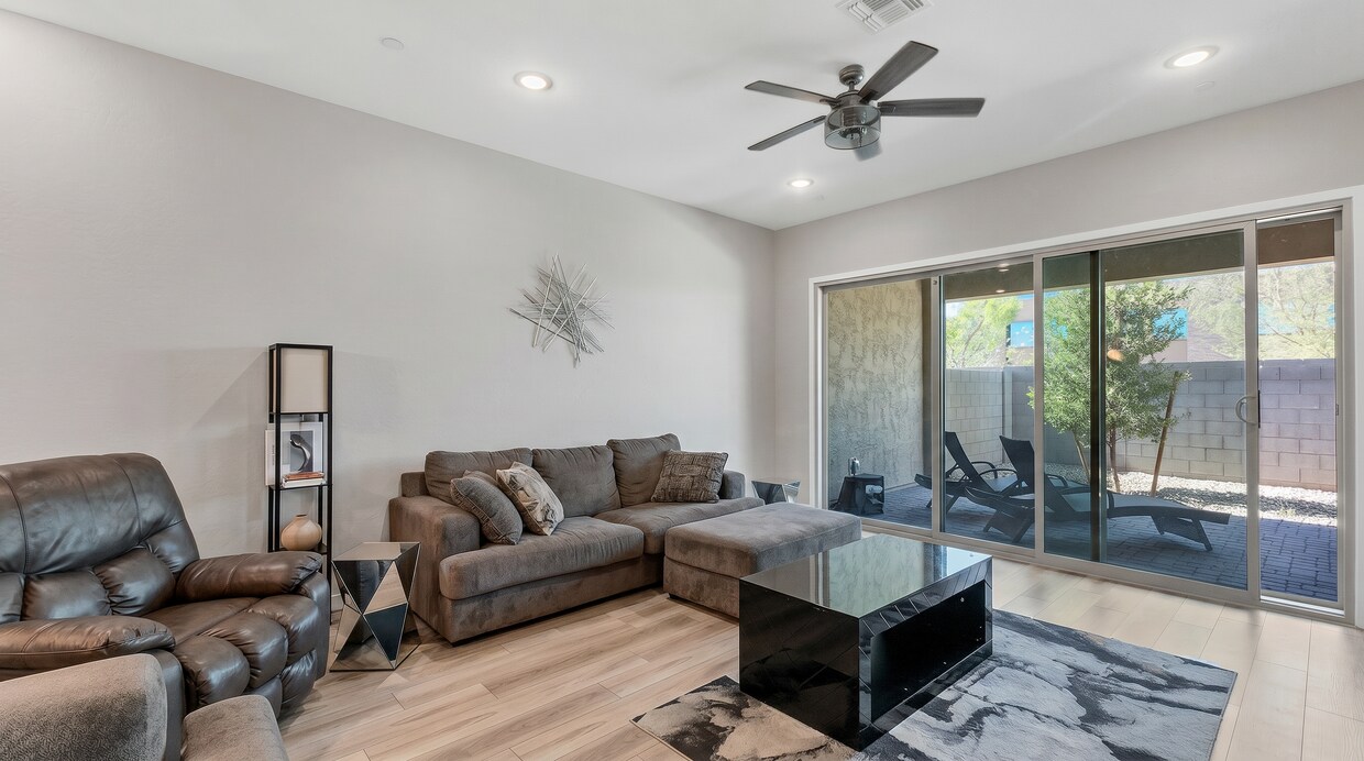 Living - 14027 W Desert Flower Dr (Goodyear, AZ)