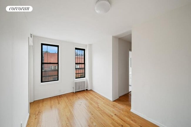 Foto del edificio - 242 E 10th St