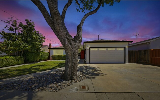 Building Photo - Dual-Master 3 Bed. 3 Bath Home in the Heart of Santa Clara.