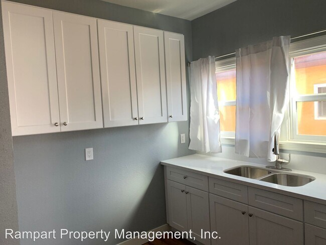 Building Photo - 1345 W 38th St