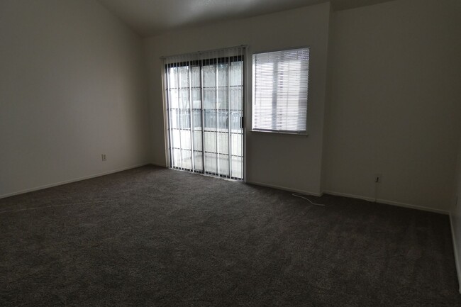 Foto del edificio - 3 Bedroom, 2.5 bath condo for rent