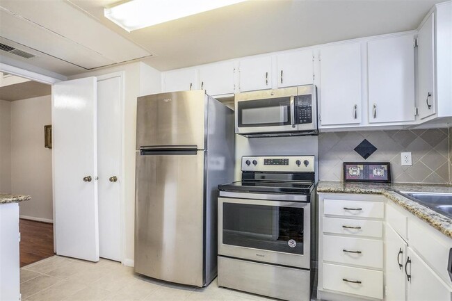 Building Photo - 14711 Barryknoll Ln