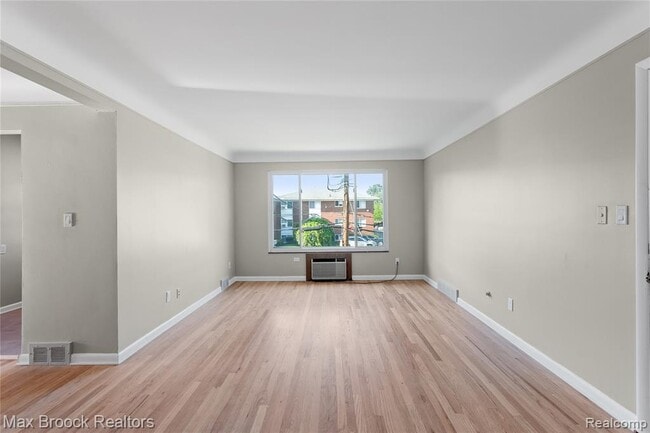 Building Photo - 1909 Gardenia Ave