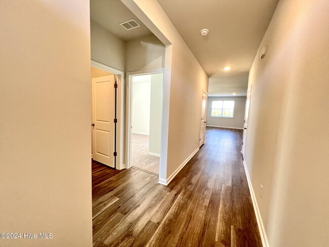 Foto del edificio - 2516 Centerway Ln