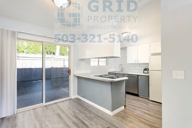 Building Photo - Modern Two Bedroom Apartment Available in Mt. Tabor