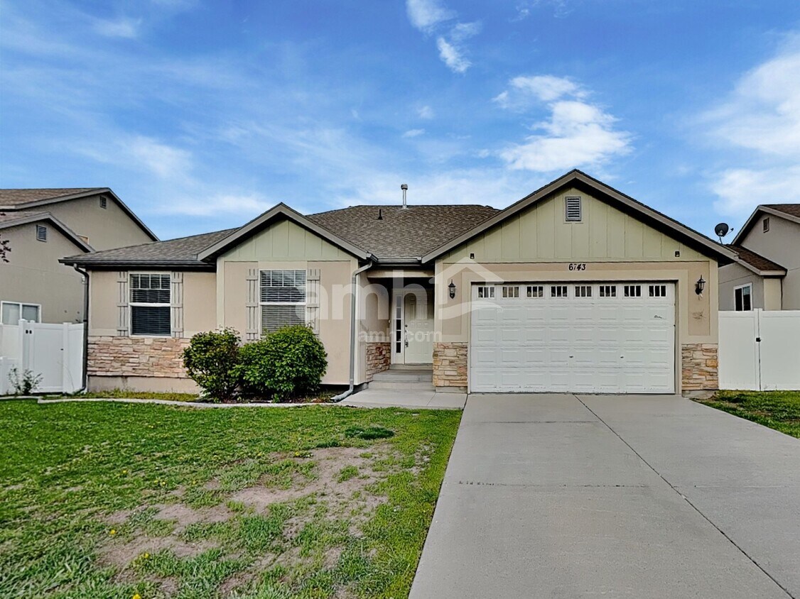 Foto principal - 6743 S Majestic Loop Rd