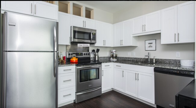 Foto del edificio - 75 Brainerd Rd