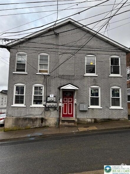 Building Photo - 412 Oak St