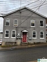 Building Photo - 412 Oak St