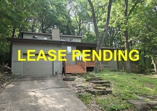 Building Photo - 894 N Lewis Ave