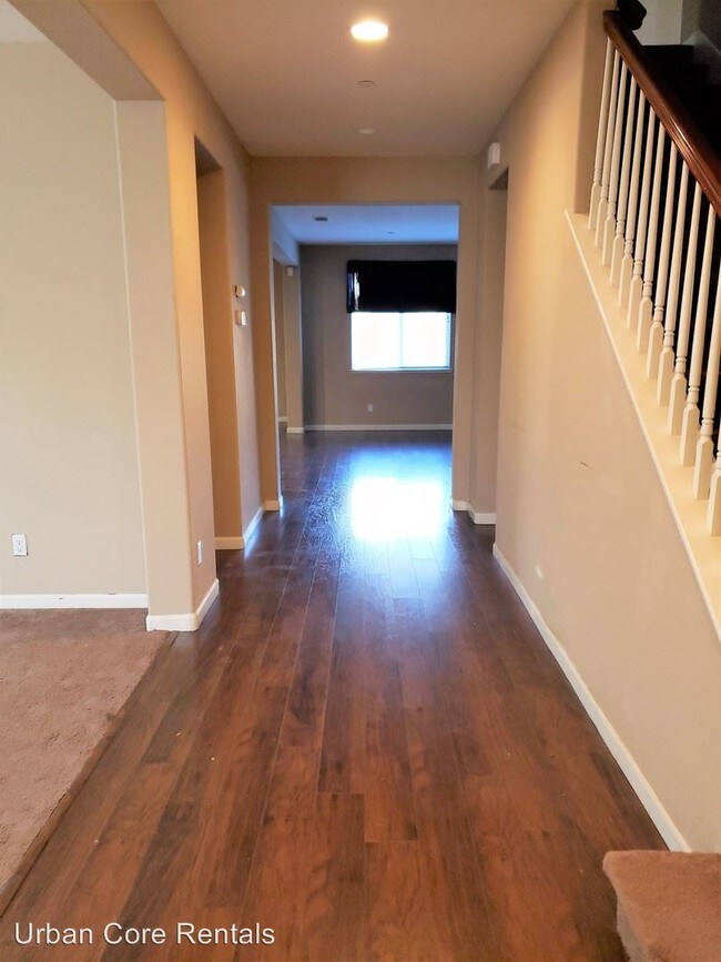 Building Photo - 5 br, 3.5 bath House - 4817 Mastodon Way