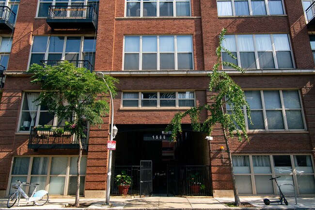Foto del edificio - 1500 W Monroe St