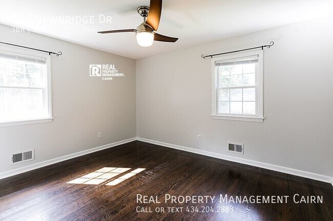 Building Photo - Updated 3 Bed/2.5 Bath Home