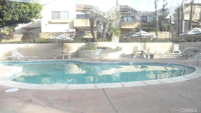 Building Photo - 13096 Le Parc Unit 71