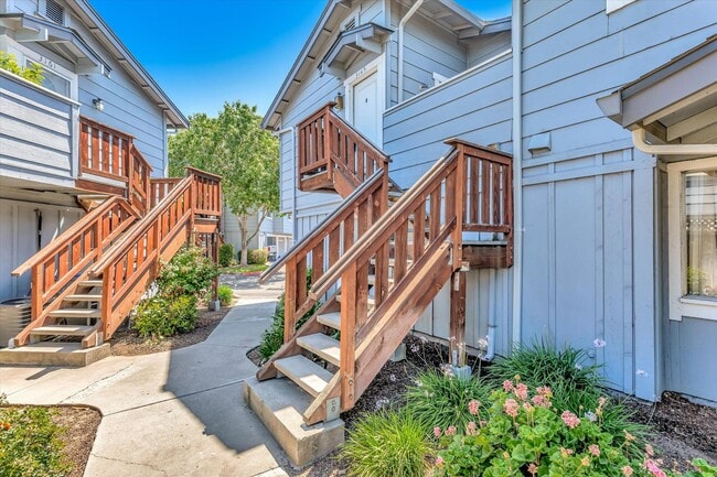 Building Photo - 3145 Shofner Pl