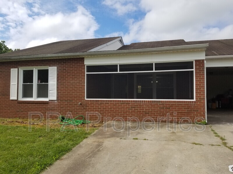 Primary Photo - 2892 Willow Cove Dr