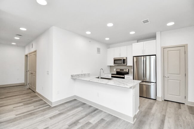 Building Photo - 2020 Grandway Dr