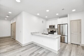 Building Photo - 2020 Grandway Dr