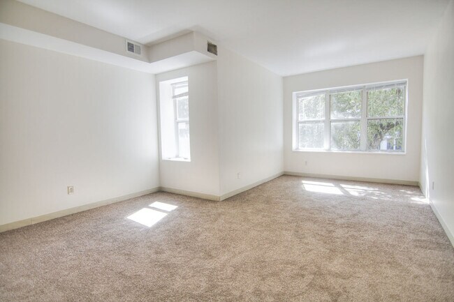 Building Photo - 5529 Pershing Ave