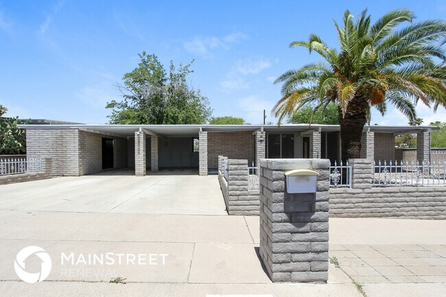 Foto del edificio - 8411 E Colette St