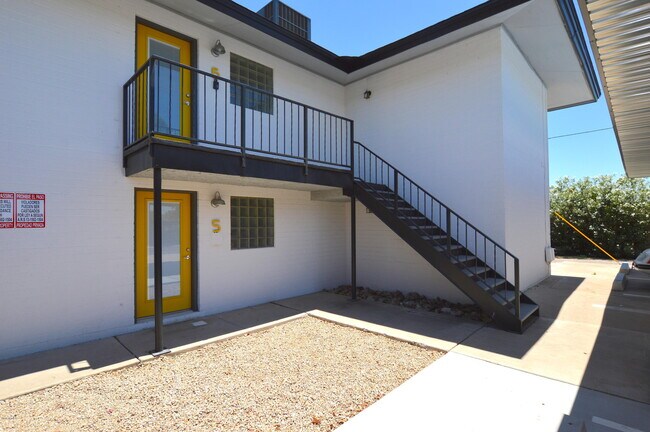 Foto del edificio - 243 W Turney Ave
